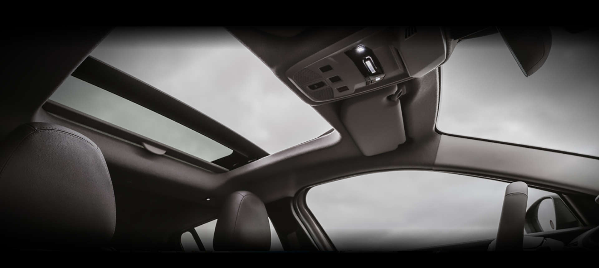 Jeep Avenger, панорамний дах з салону