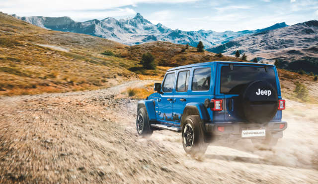 Jeep Wrangler, вигляд зверху вночі