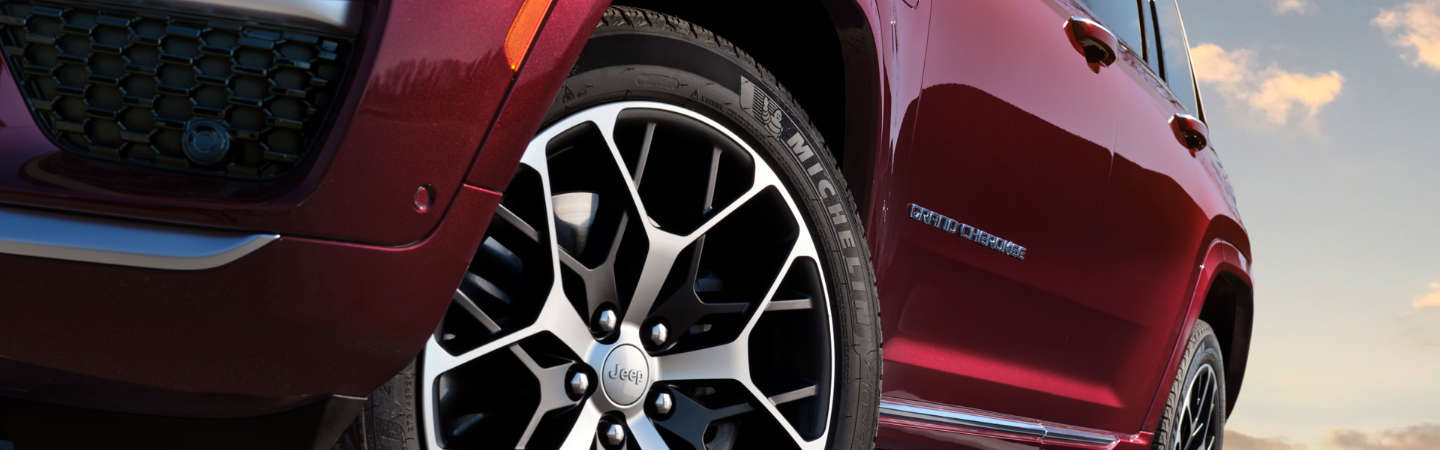 Колесо з легкосплавним диском на Jeep Grand Cherokee