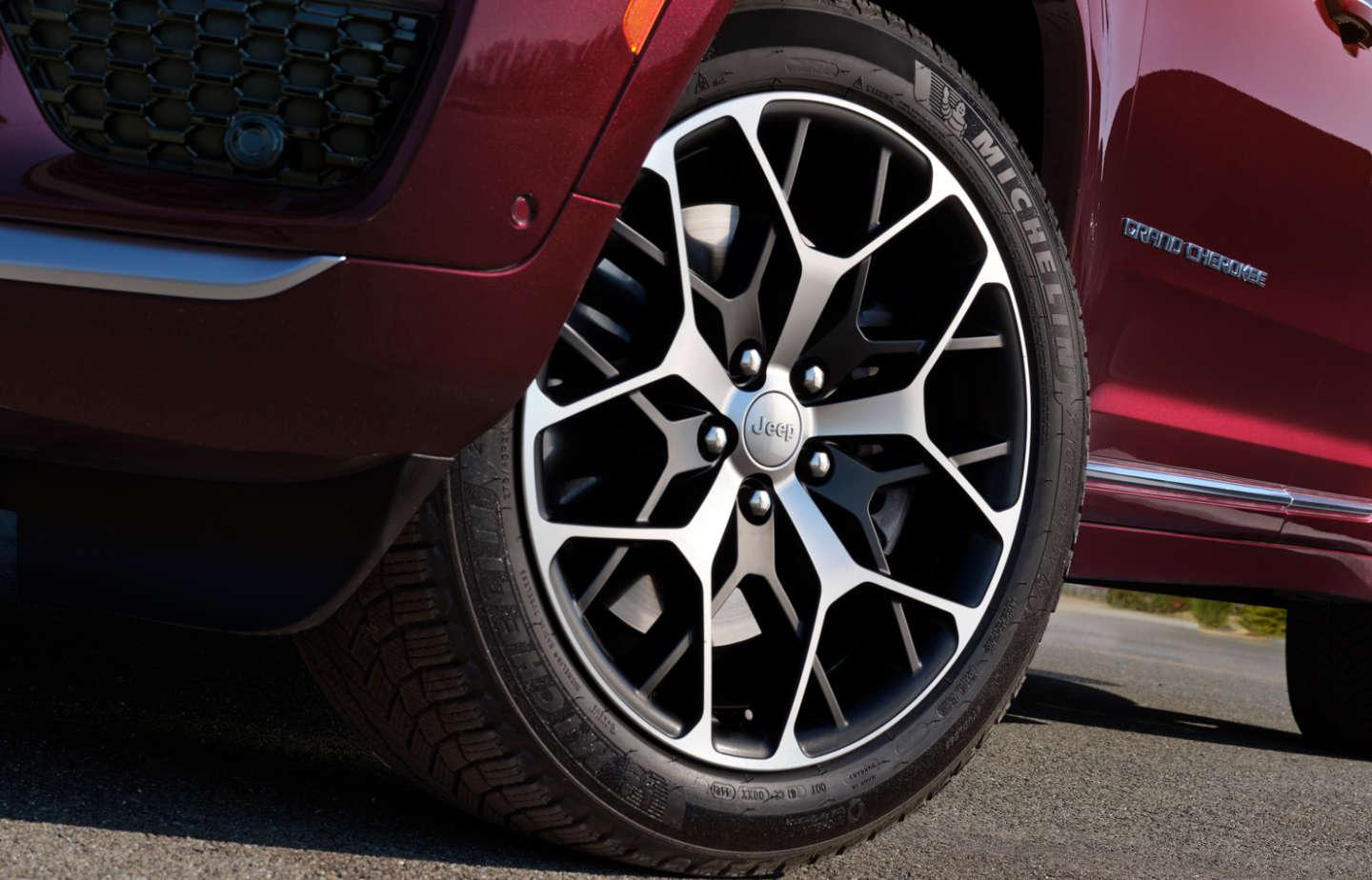 Колесо з легкосплавним диском на Jeep Grand Cherokee