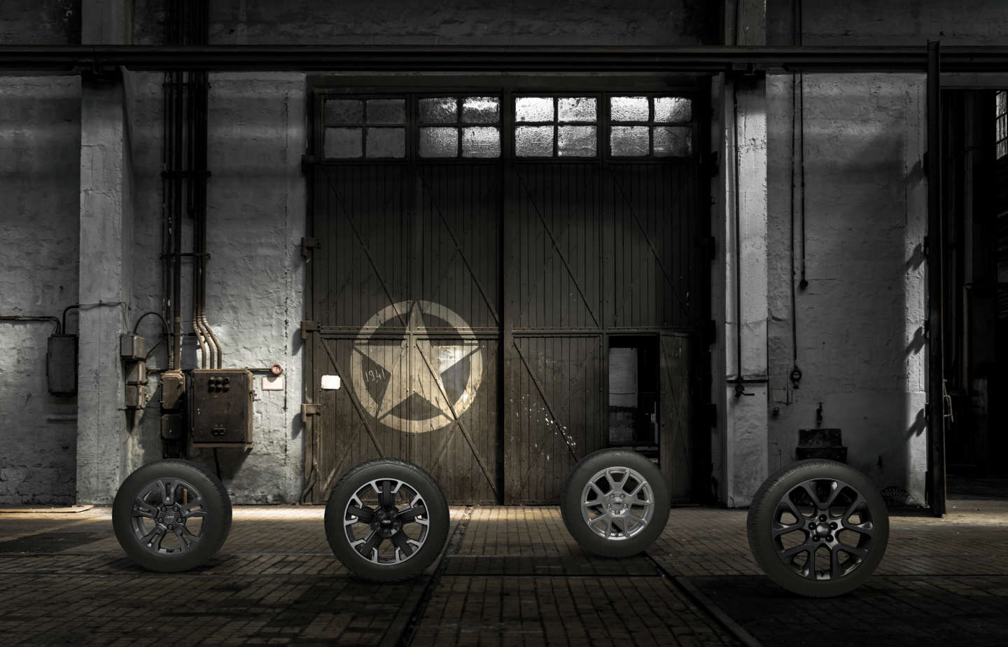 Чотири колеса в ангарі