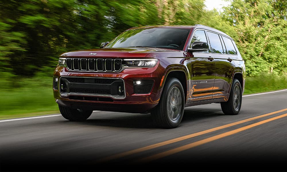 Jeep Grand Cherokee, вигляд спереду на шосе у русі
