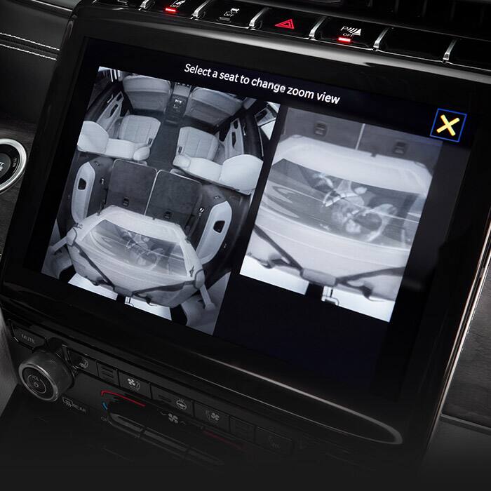 Jeep Grand Cherokee, зображення вигляду задніх сидінь на екрані